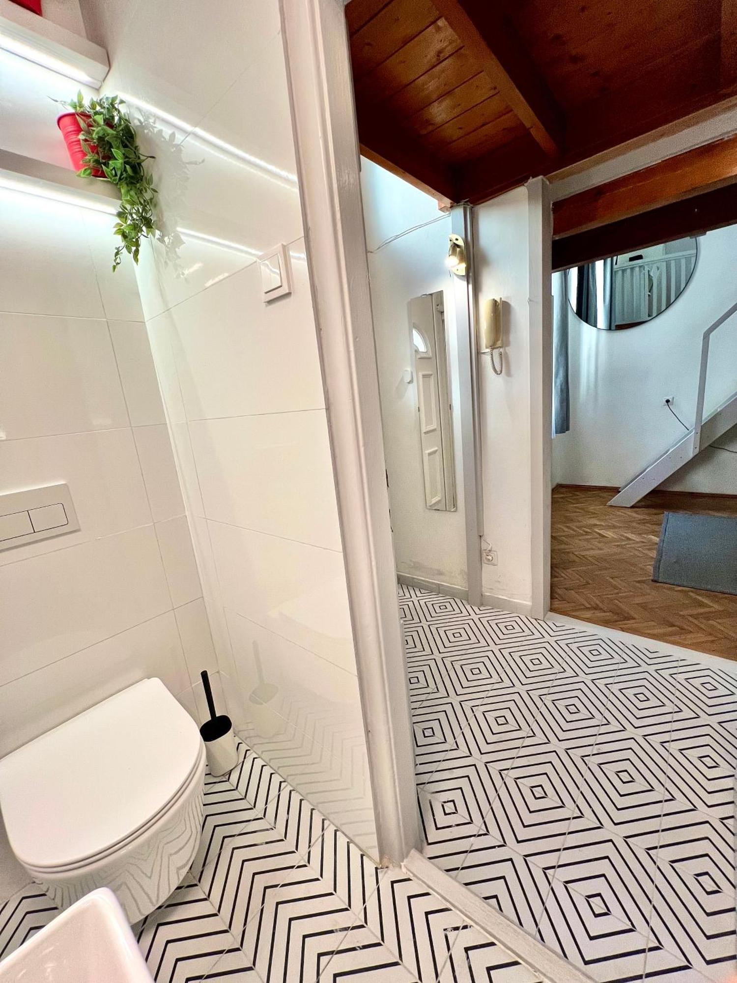 Lovely Little Loft Studio In The Heart Of Budapest Exteriör bild